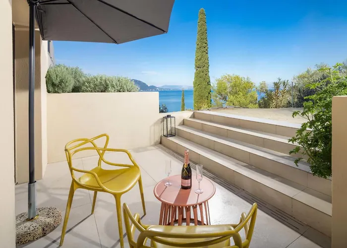 Infinity By Vintage Travel *